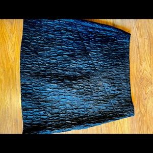 Lined polyester viscose nylon elastic skirt.